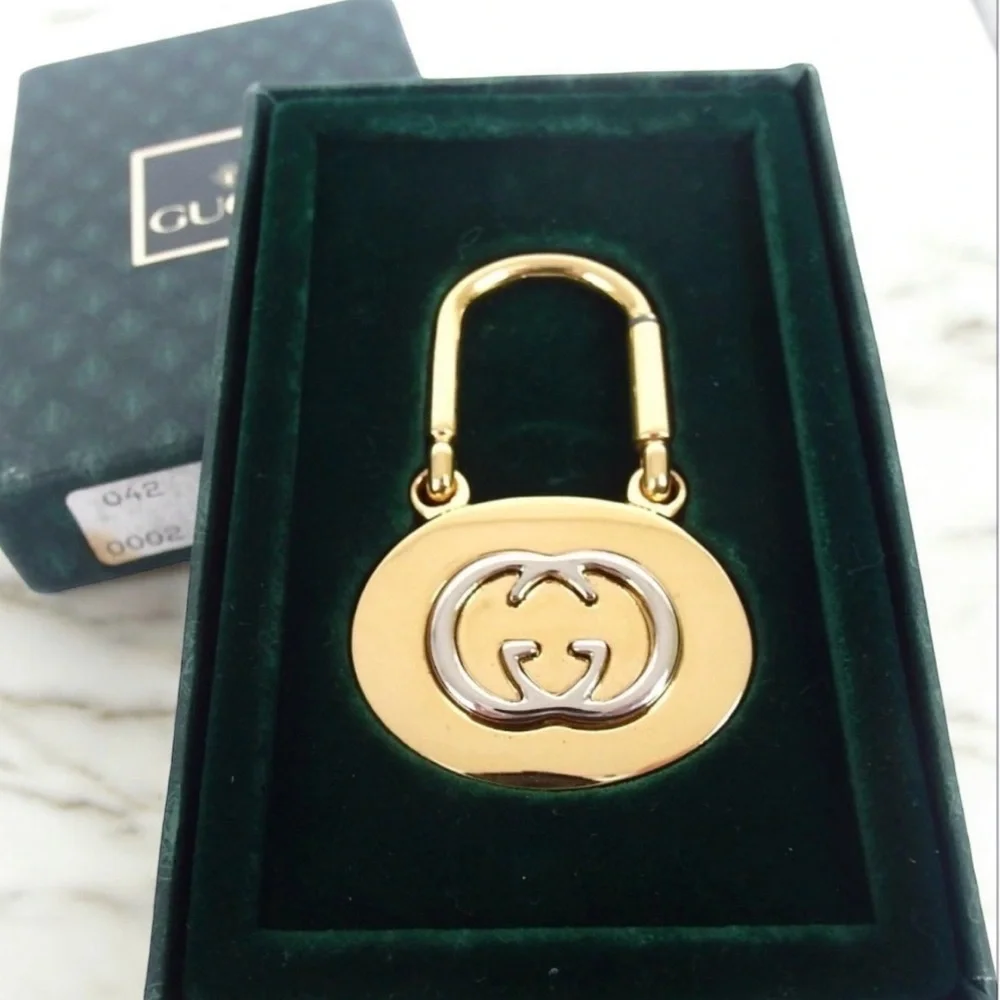 GUCCI Interlocking GG Keyring/Bag Charm with Box ๐คฉ - Picture 1 of 11